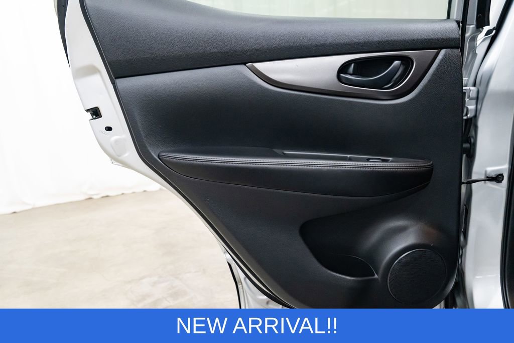 Used 2021 Nissan Rogue Sport S image 24