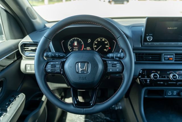 Used 2025 Honda Pilot Sport image 14