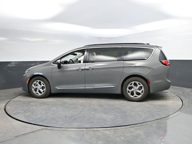 Used 2023 Chrysler Pacifica Limited FWD image 6