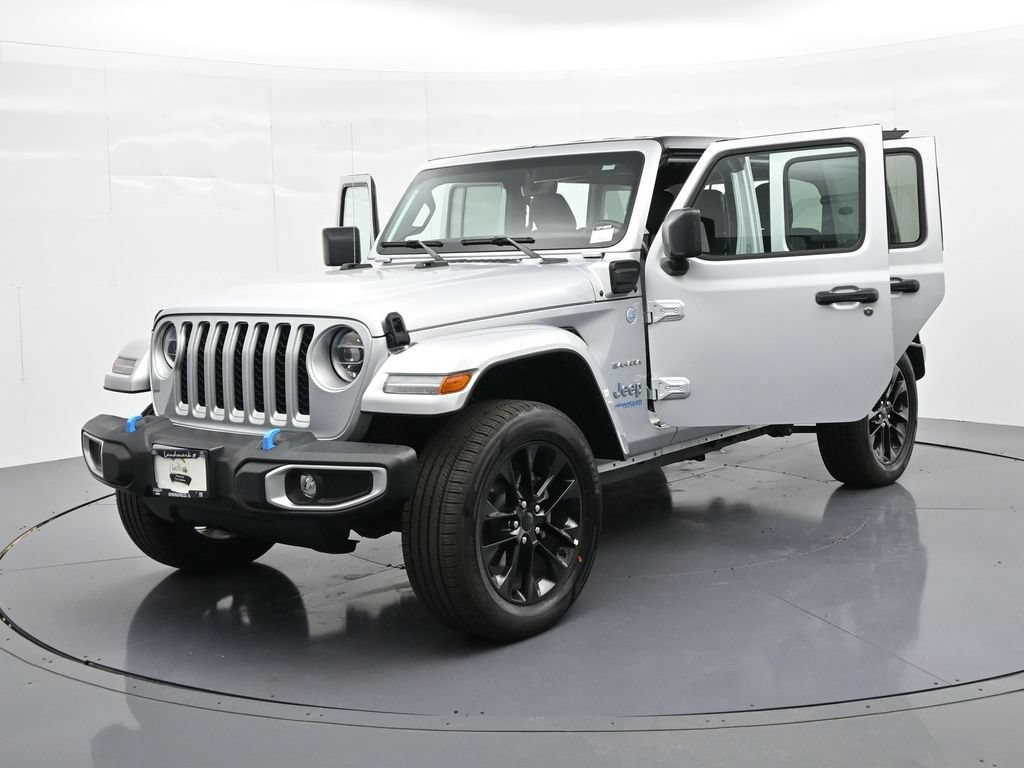 Used 2022 Jeep Wrangler Unlimited Sahara w/ Cold Weather Group AWD/4WD image 32