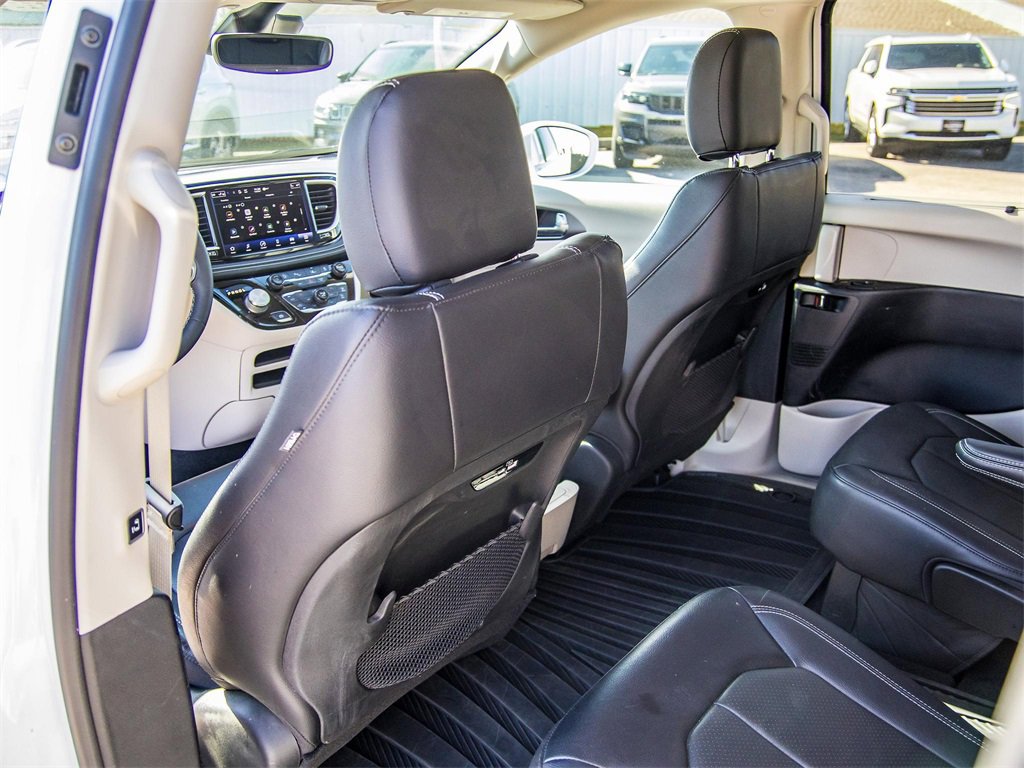 Used 2022 Chrysler Pacifica Touring-L image 26