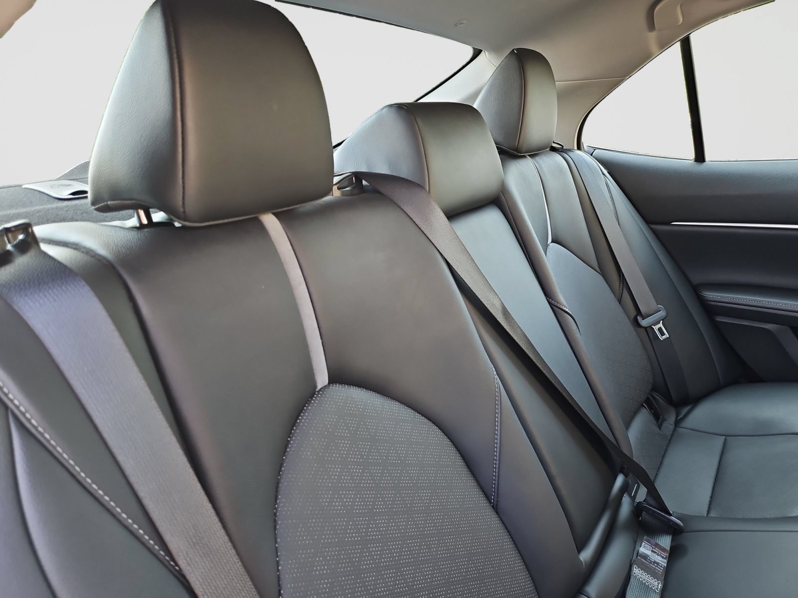 Used 2021 Toyota Camry XSE FWD image 39