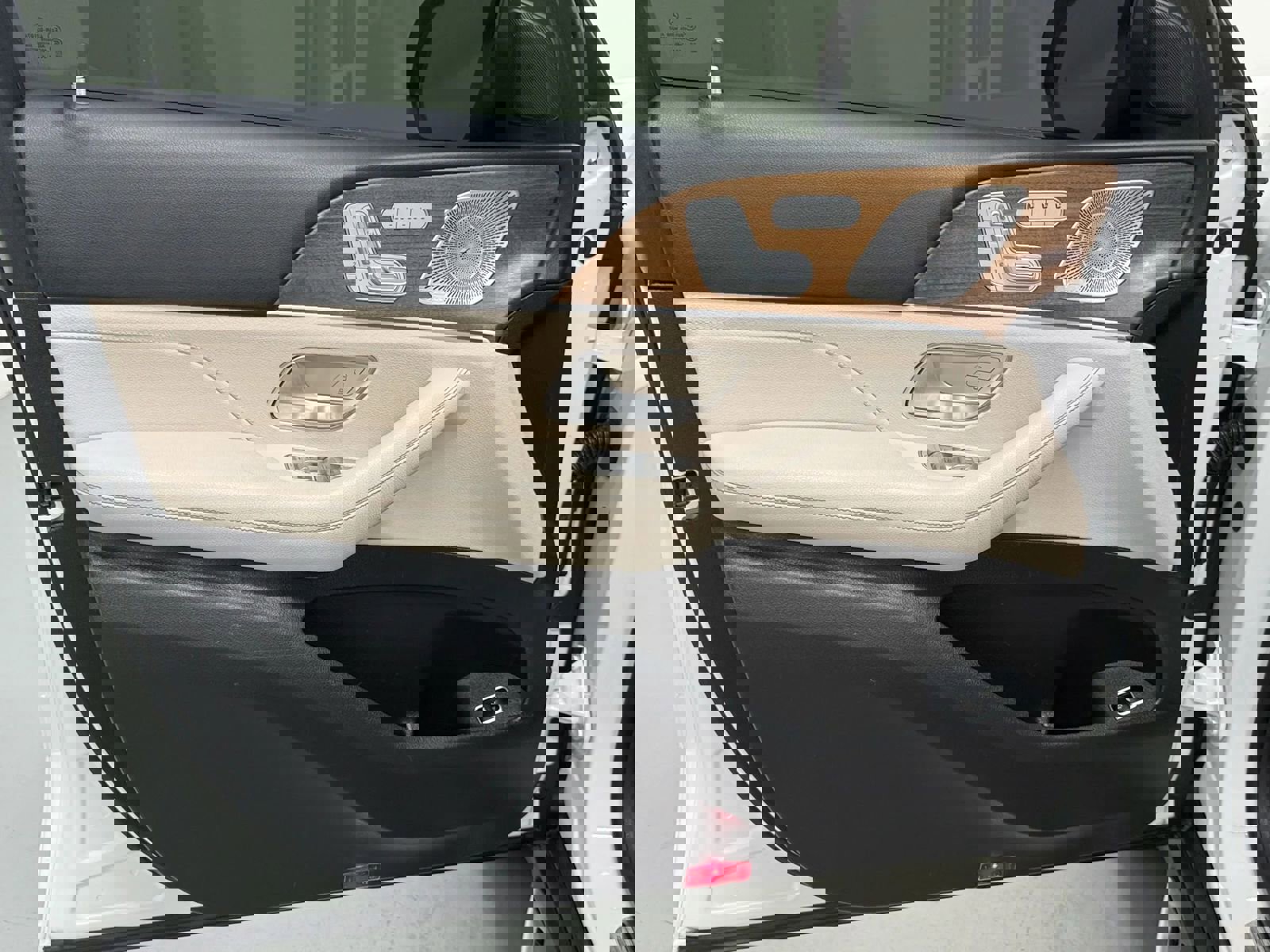 Used 2021 Mercedes-Benz GLS 450 4MATIC image 23