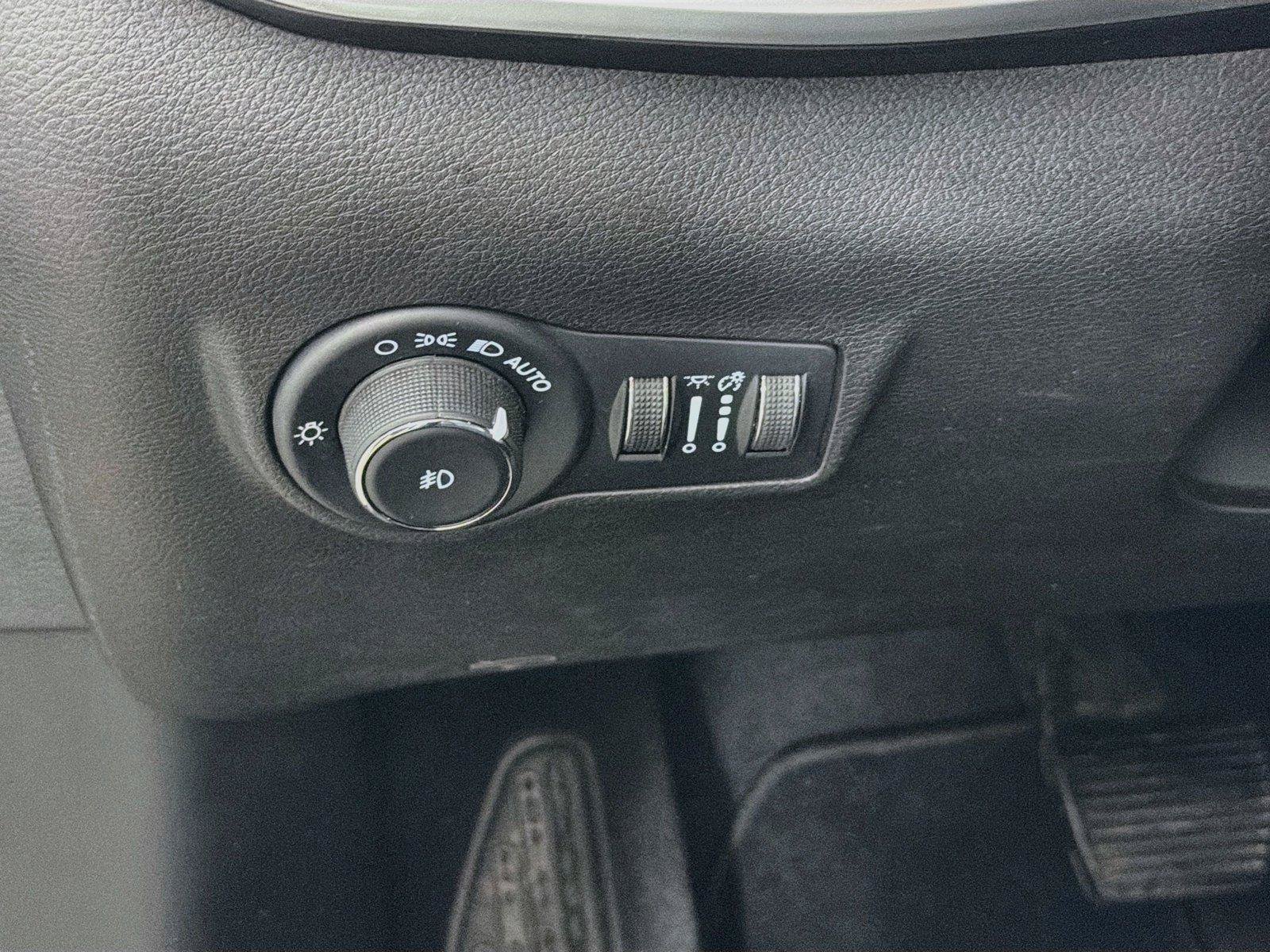 Used 2023 Jeep Compass Latitude AWD/4WD image 17