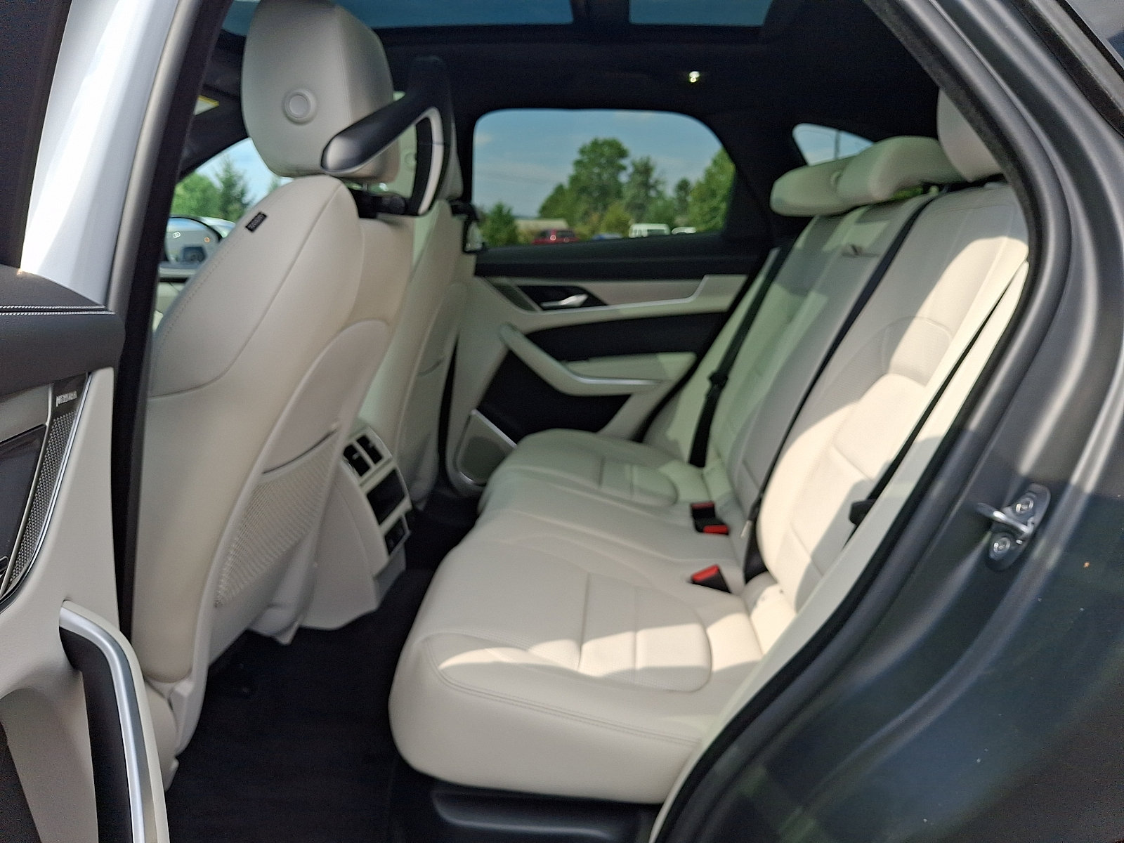 New 2026 Jaguar F-PACE R-Dynamic S AWD/4WD image 9