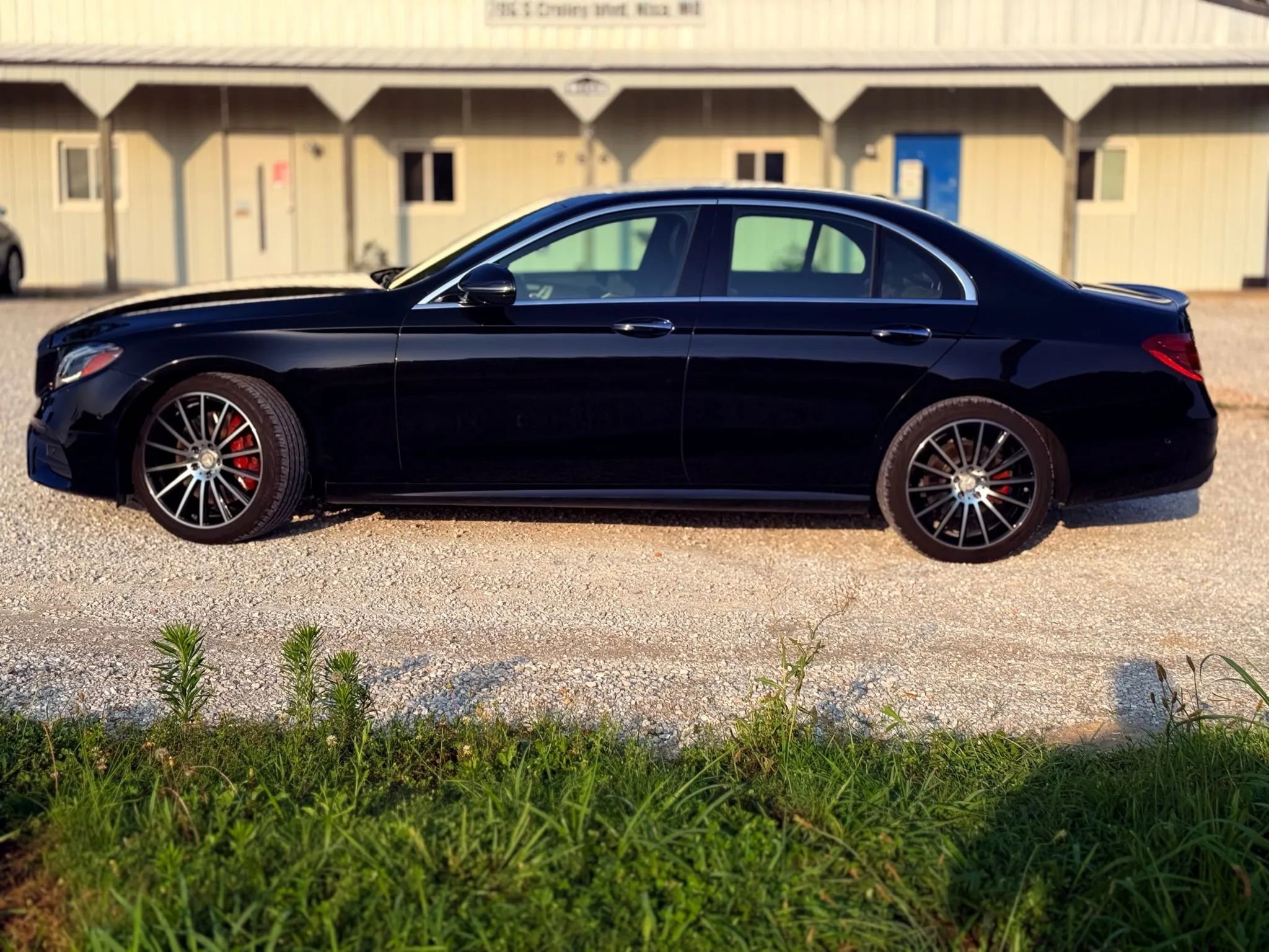 Used 2017 Mercedes-Benz E 300 4MATIC image 2