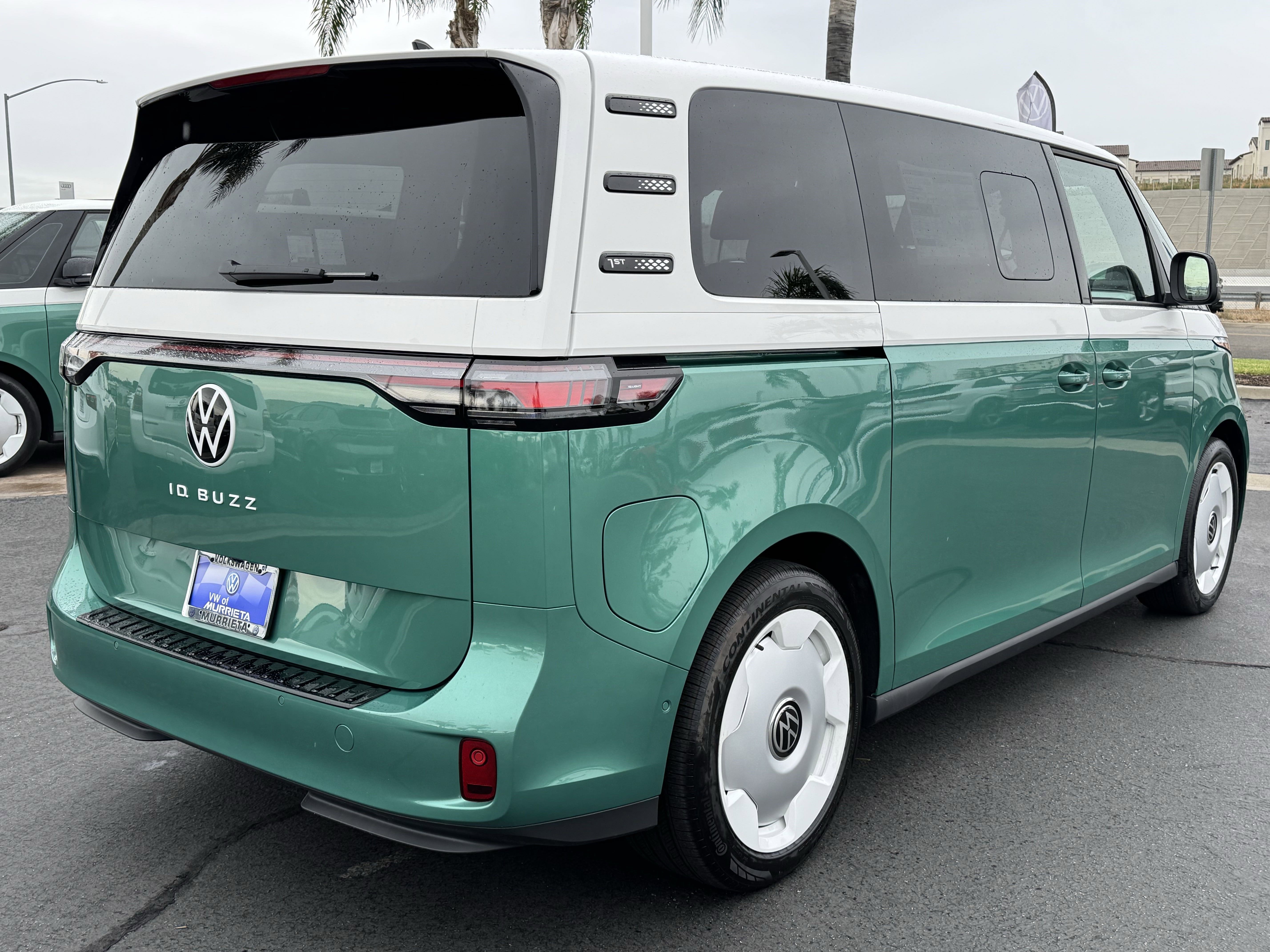 Used 2025 Volkswagen ID. Buzz 1st Edition image 9