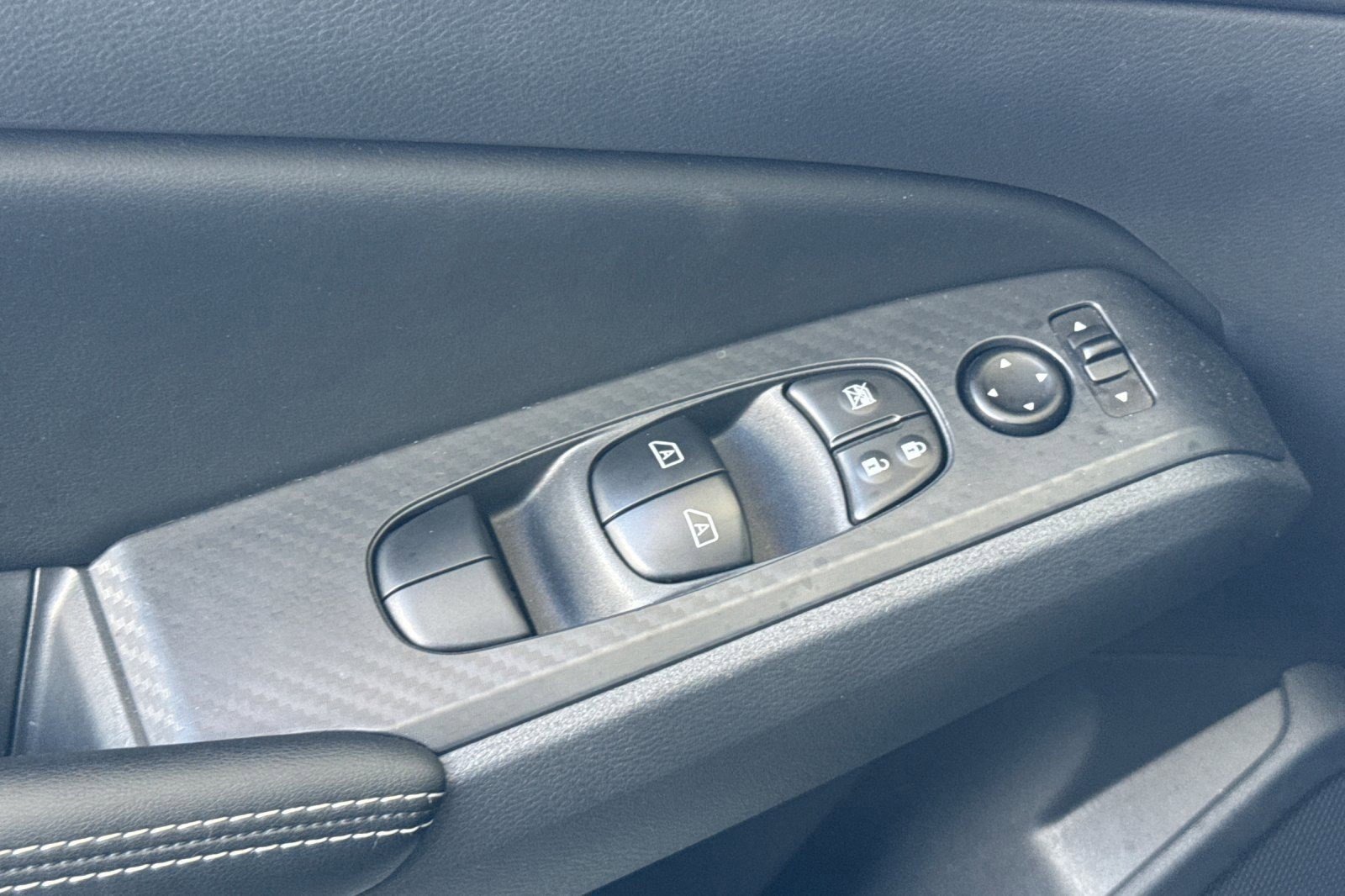 Used 2025 Nissan Altima 2.5 SV FWD image 12