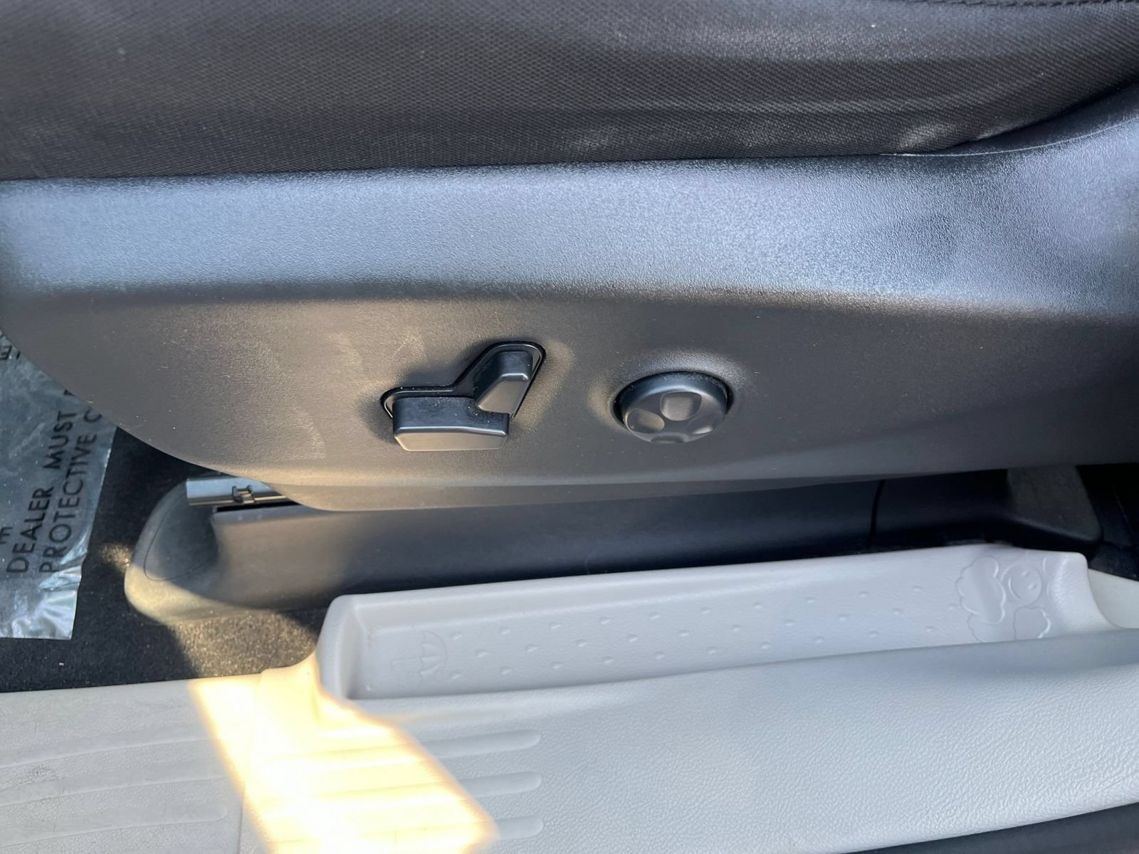 Used 2024 Chrysler Voyager LX FWD image 21