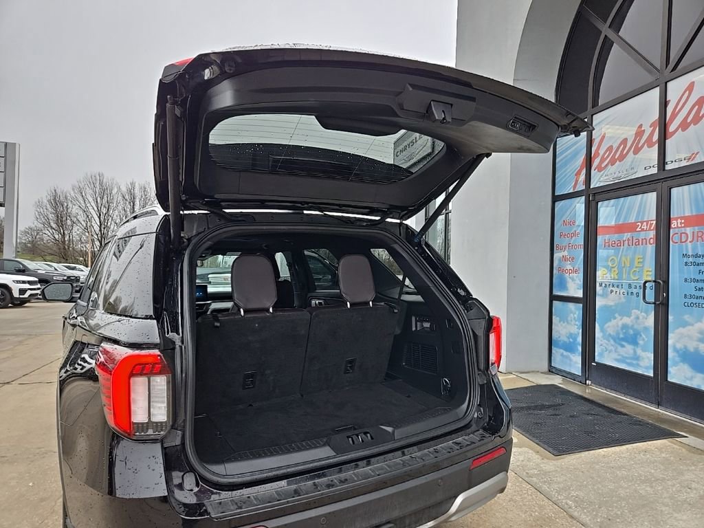 Used 2025 Ford Explorer Platinum w/ LUX Leather Package AWD/4WD image 93