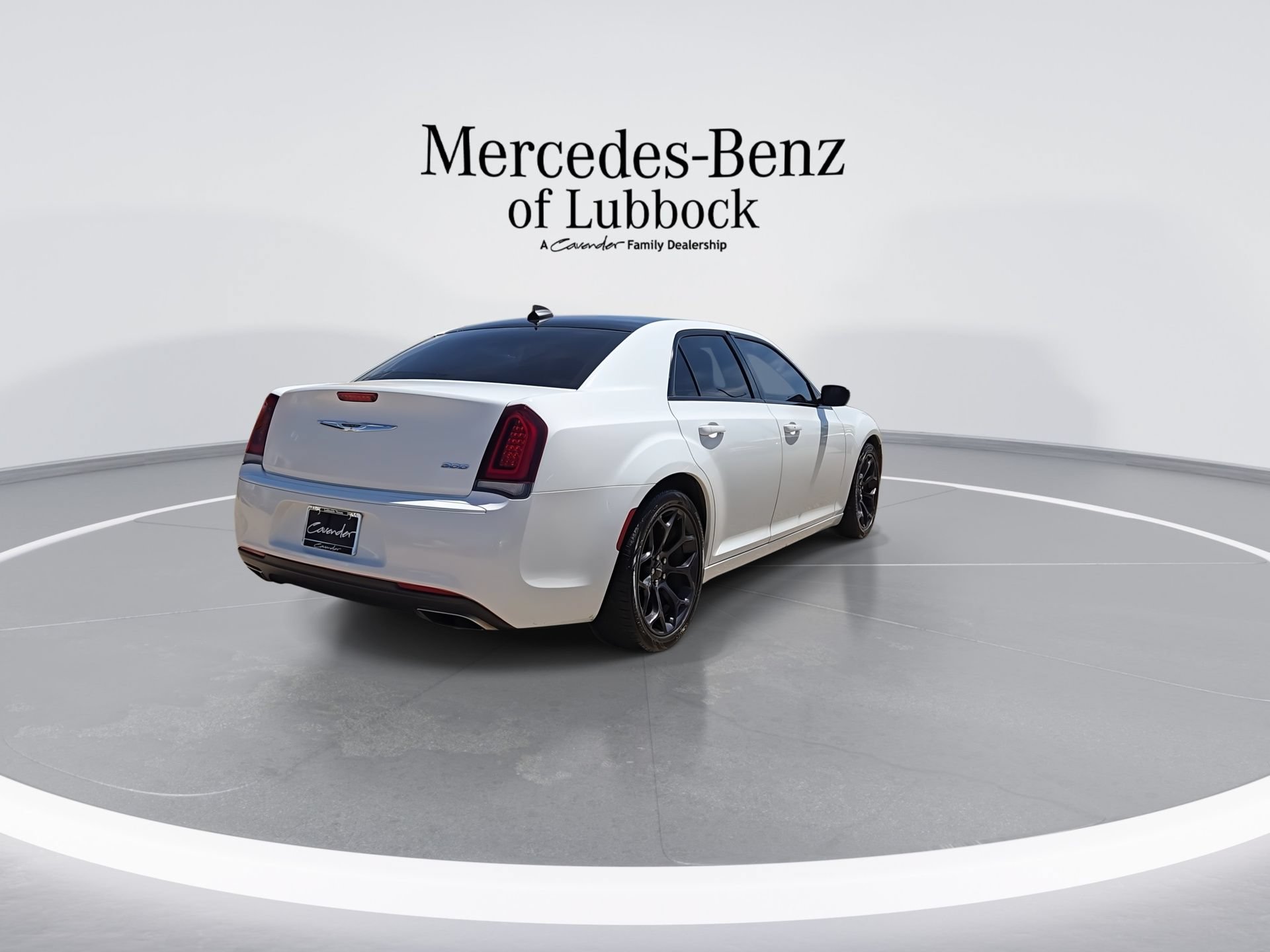 Used 2019 Chrysler 300 Touring w/ Sport Appearance Package RWD image 8