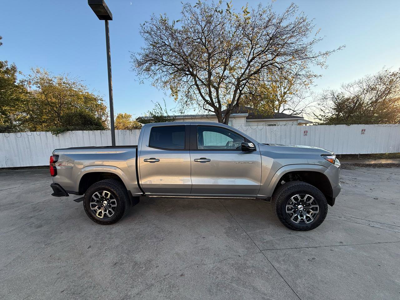 Used 2023 Chevrolet Colorado Z71 w/ Z71 Convenience Package 2 image 4