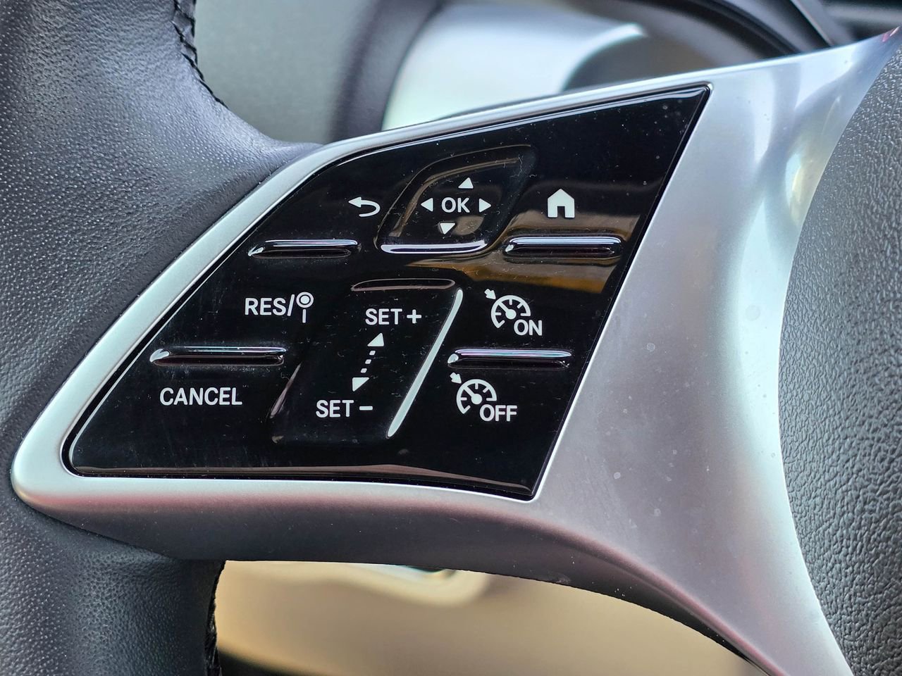 Used 2025 Mercedes-Benz GLB 250 4MATIC image 23