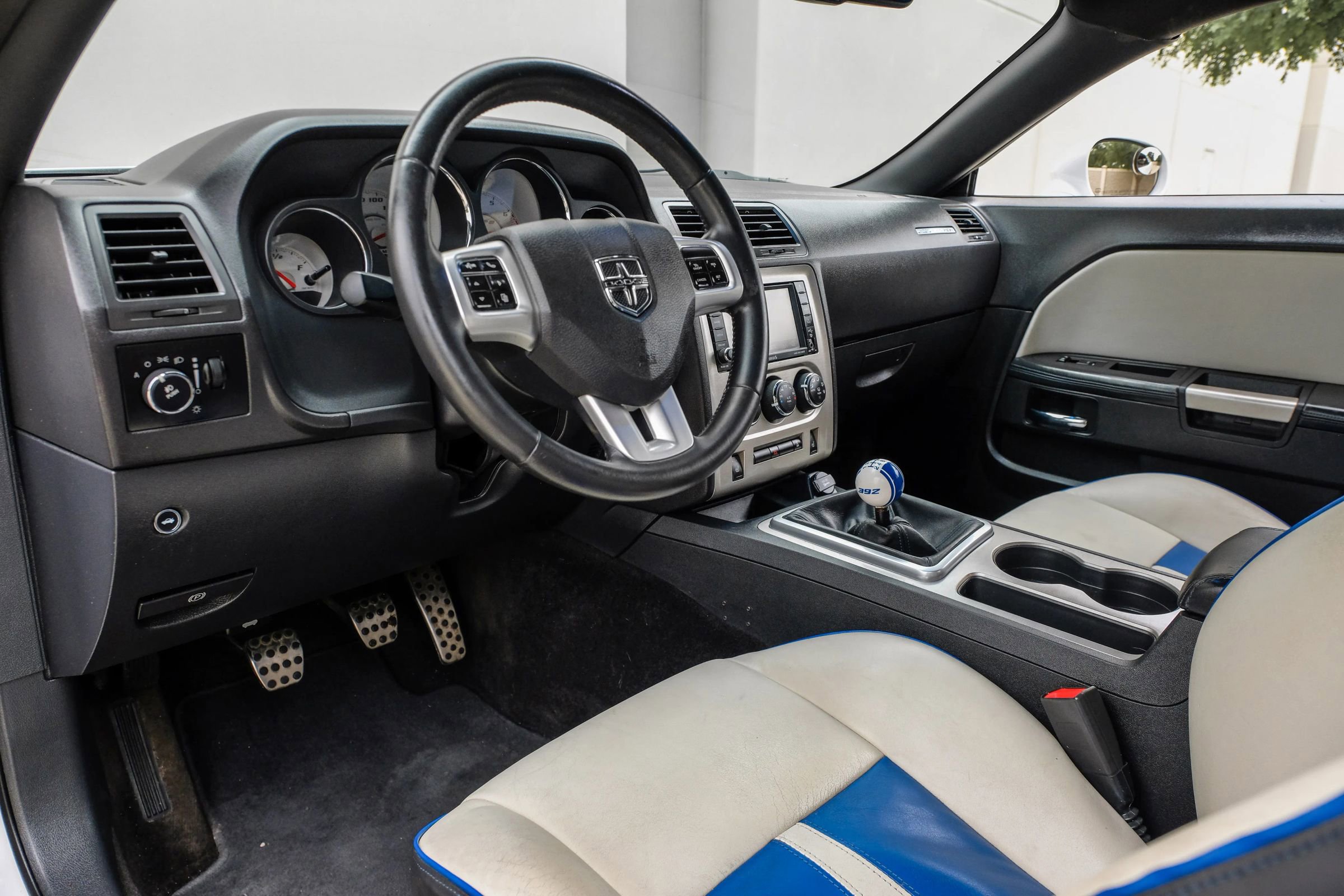 Used 2011 Dodge Challenger SRT8 RWD image 20