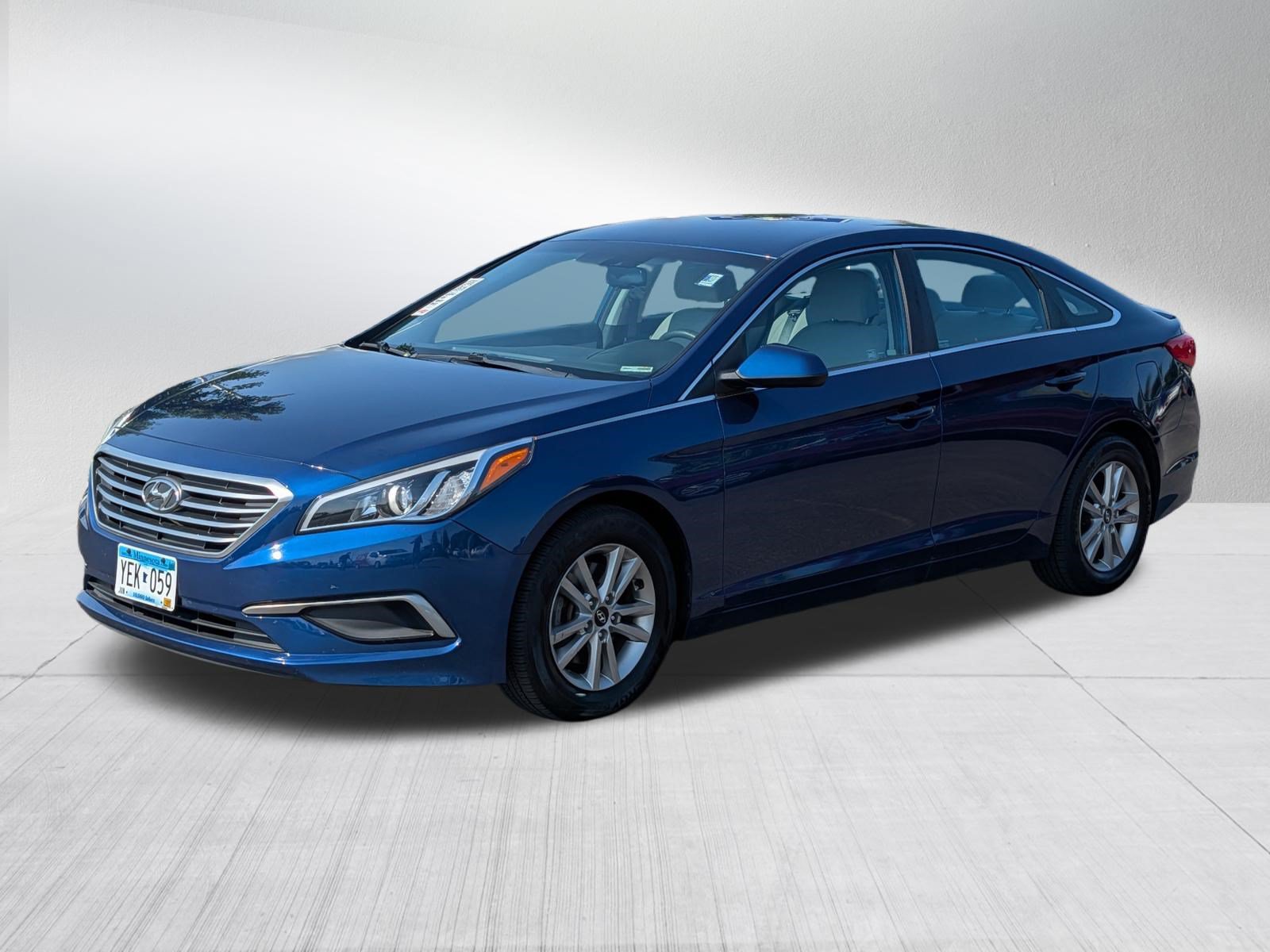 Used 2016 Hyundai Sonata SE w/ Cargo Package FWD image 3