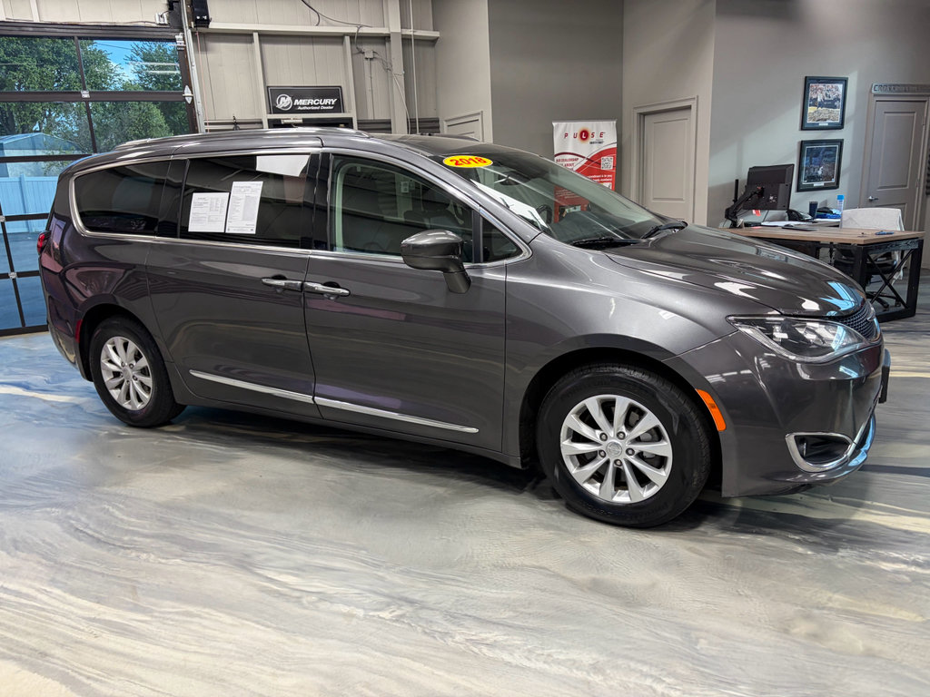 Used 2018 Chrysler Pacifica Touring-L Plus FWD image 27