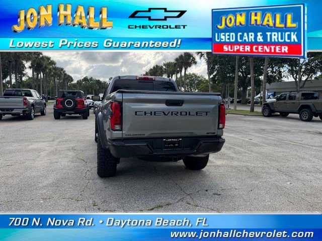 Used 2025 Chevrolet Colorado ZR2 w/ Midnight Edition AWD/4WD image 9