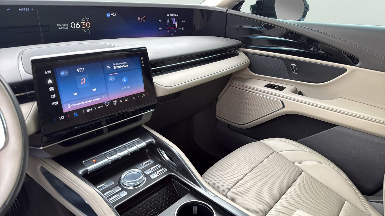 Certified 2024 Lincoln Nautilus Premier AWD/4WD image 19