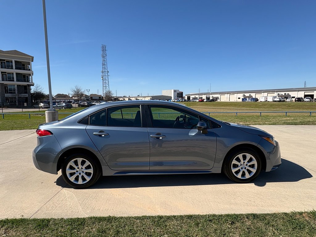 Used 2026 Toyota Corolla LE image 9
