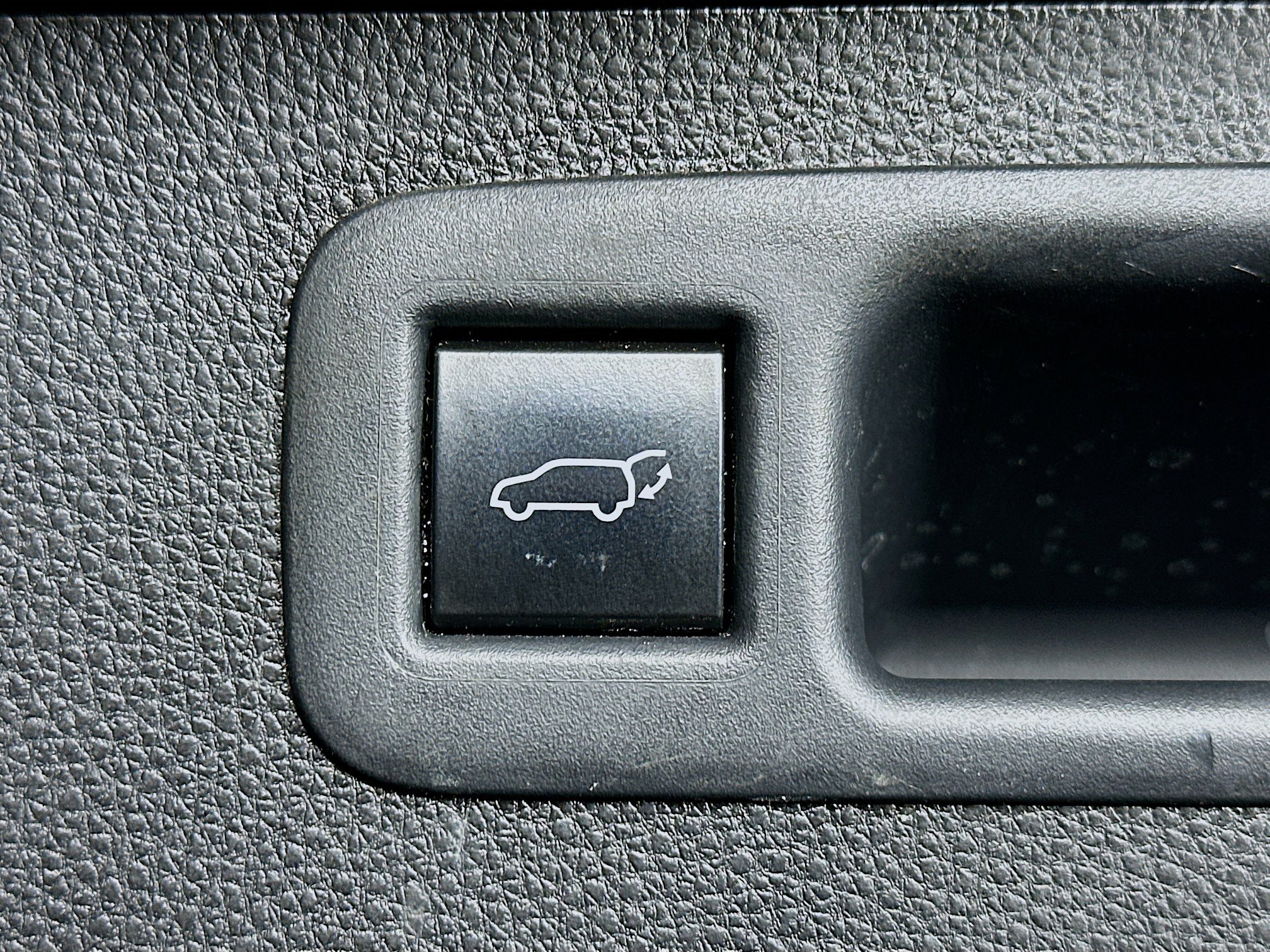 Used 2021 Toyota Highlander XLE AWD/4WD image 32