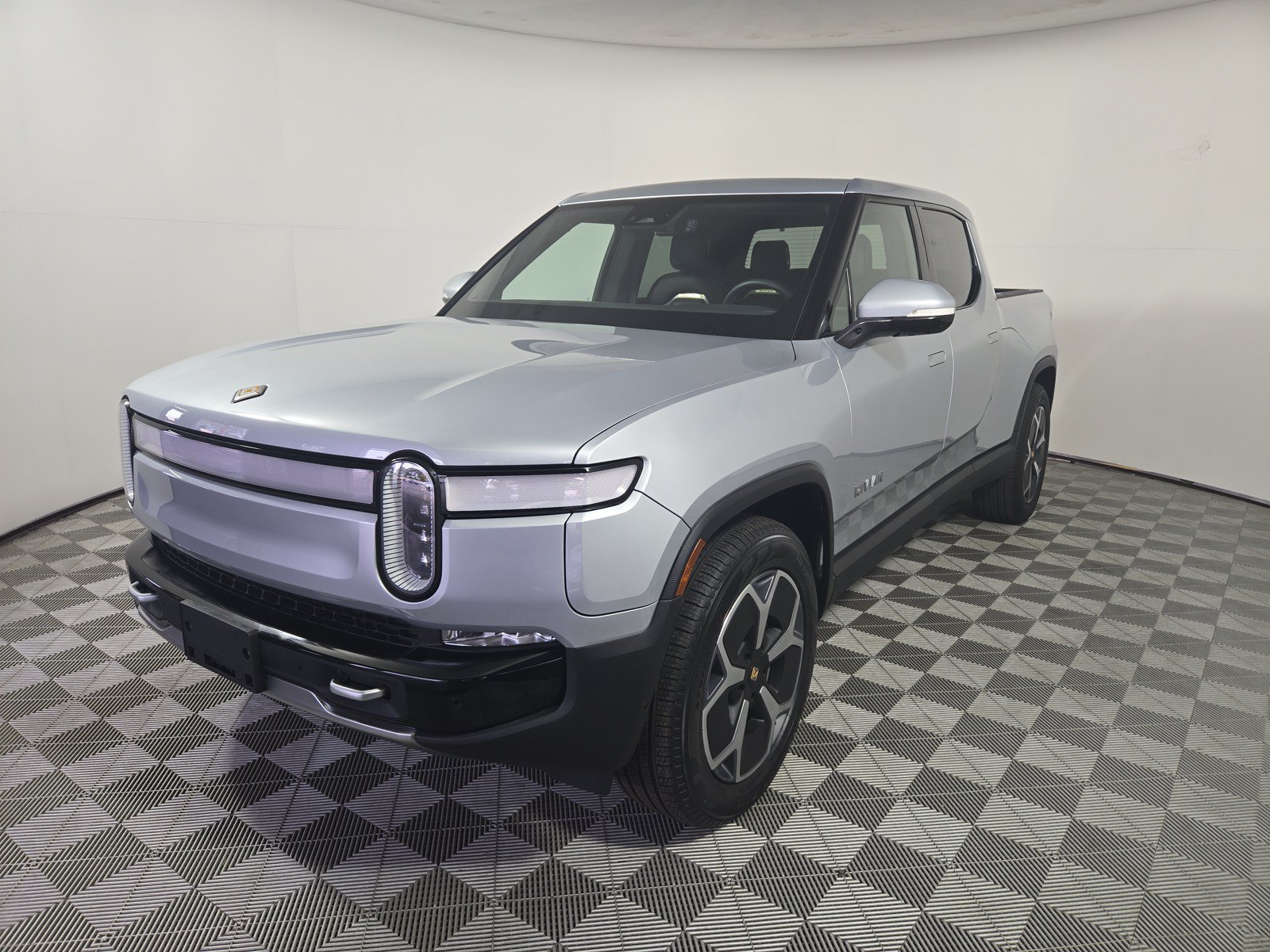 Used 2024 Rivian R1T Adventure AWD/4WD image 1
