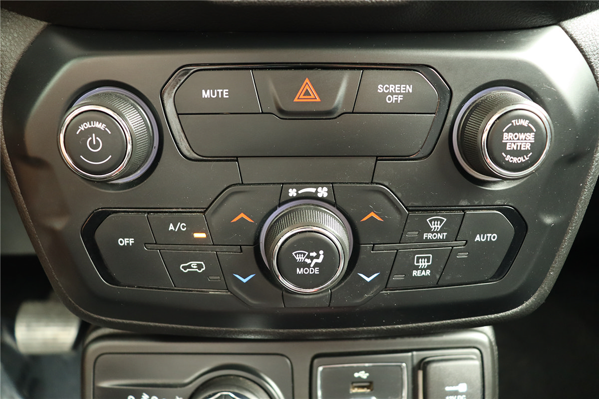 Used 2018 Jeep Renegade Trailhawk AWD/4WD image 33