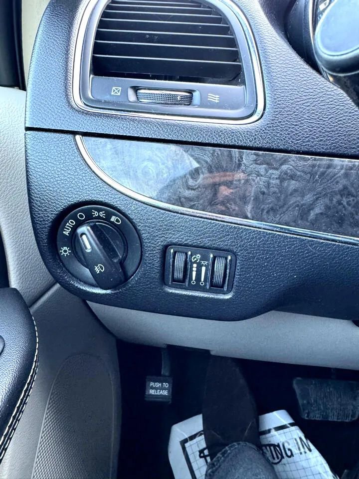 Used 2012 Chrysler Town & Country Touring-L w/ Entertainment Group #2 image 24