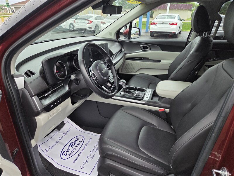 Used 2024 Kia Carnival LX FWD image 10
