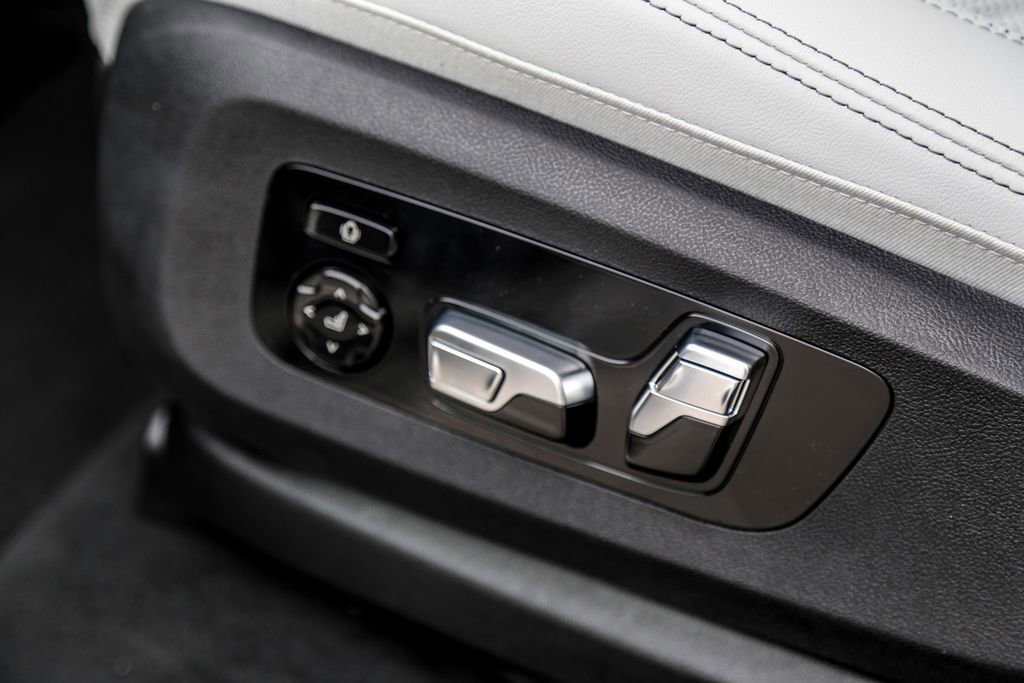 New 2026 BMW X7 xDrive40i w/ M Sport Package image 19