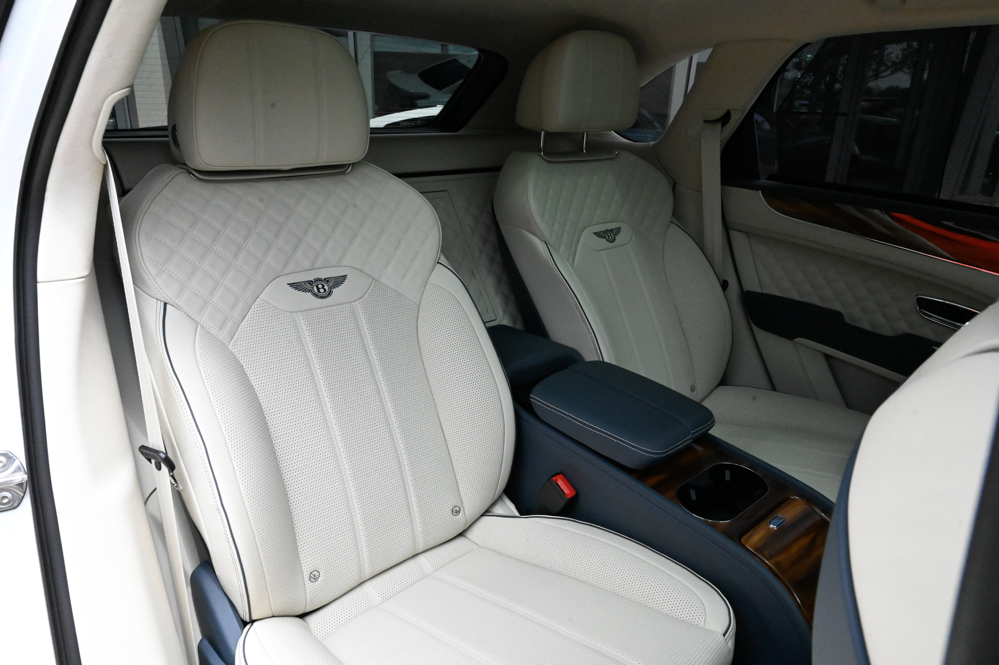 Used 2023 Bentley Bentayga AWD/4WD image 56