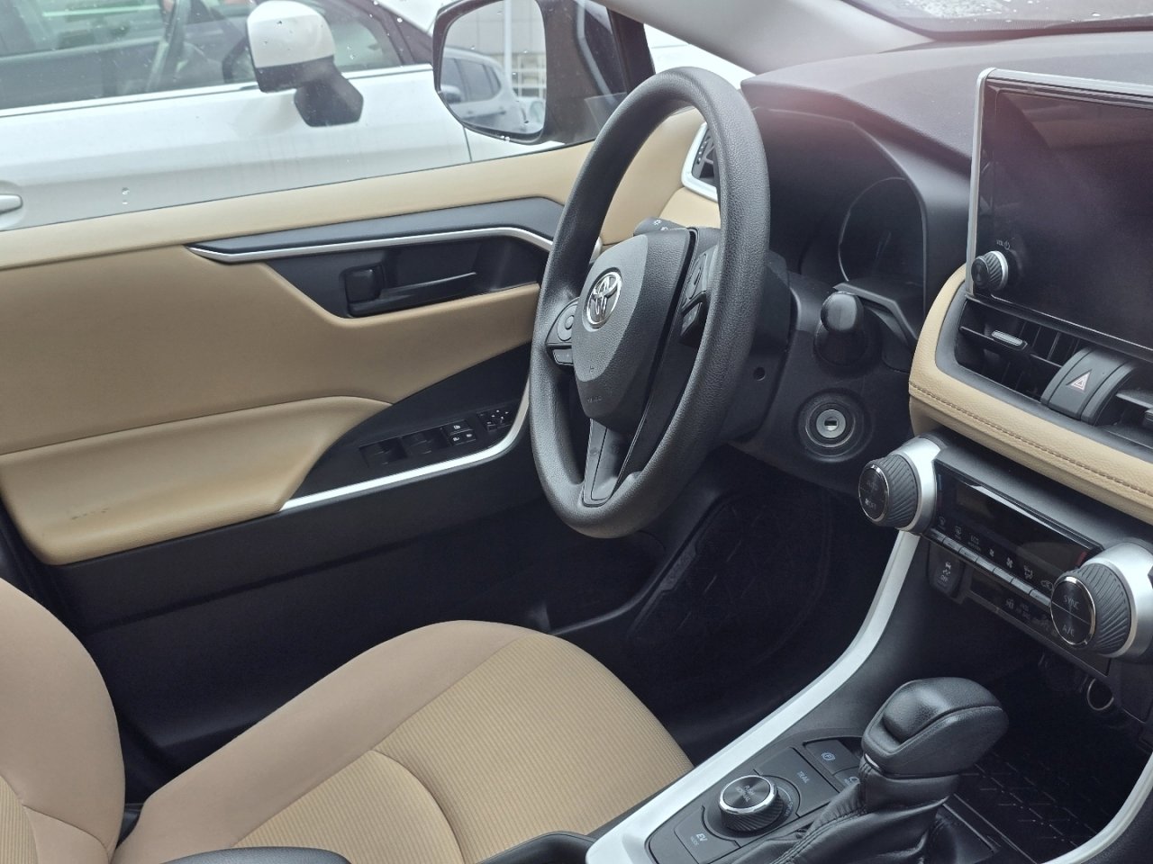 Used 2023 Toyota RAV4 LE image 19