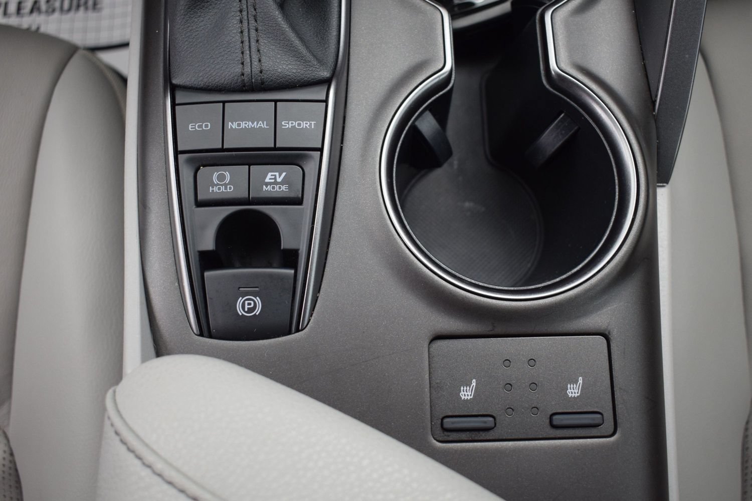 Used 2022 Toyota Camry XSE FWD image 15