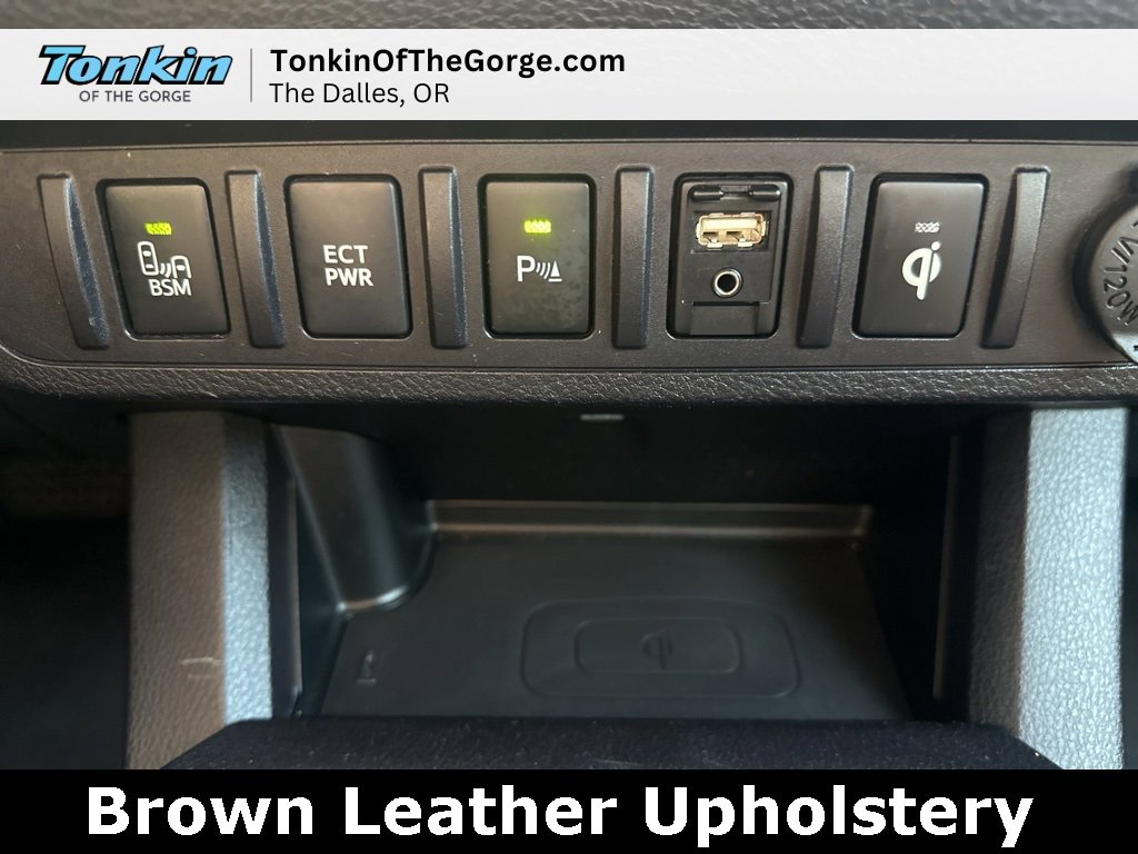 Used 2016 Toyota Tacoma Limited image 25