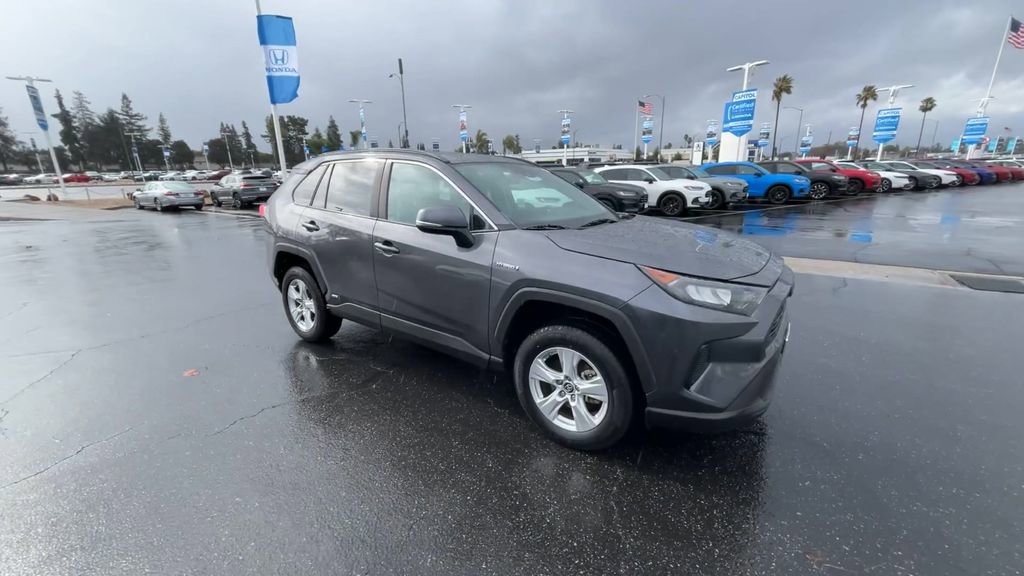 Used 2020 Toyota RAV4 LE image 2