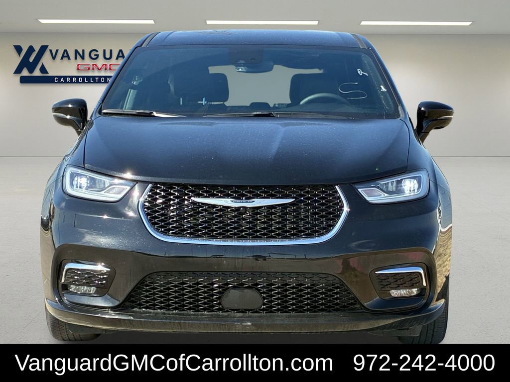 Used 2025 Chrysler Pacifica Select image 9