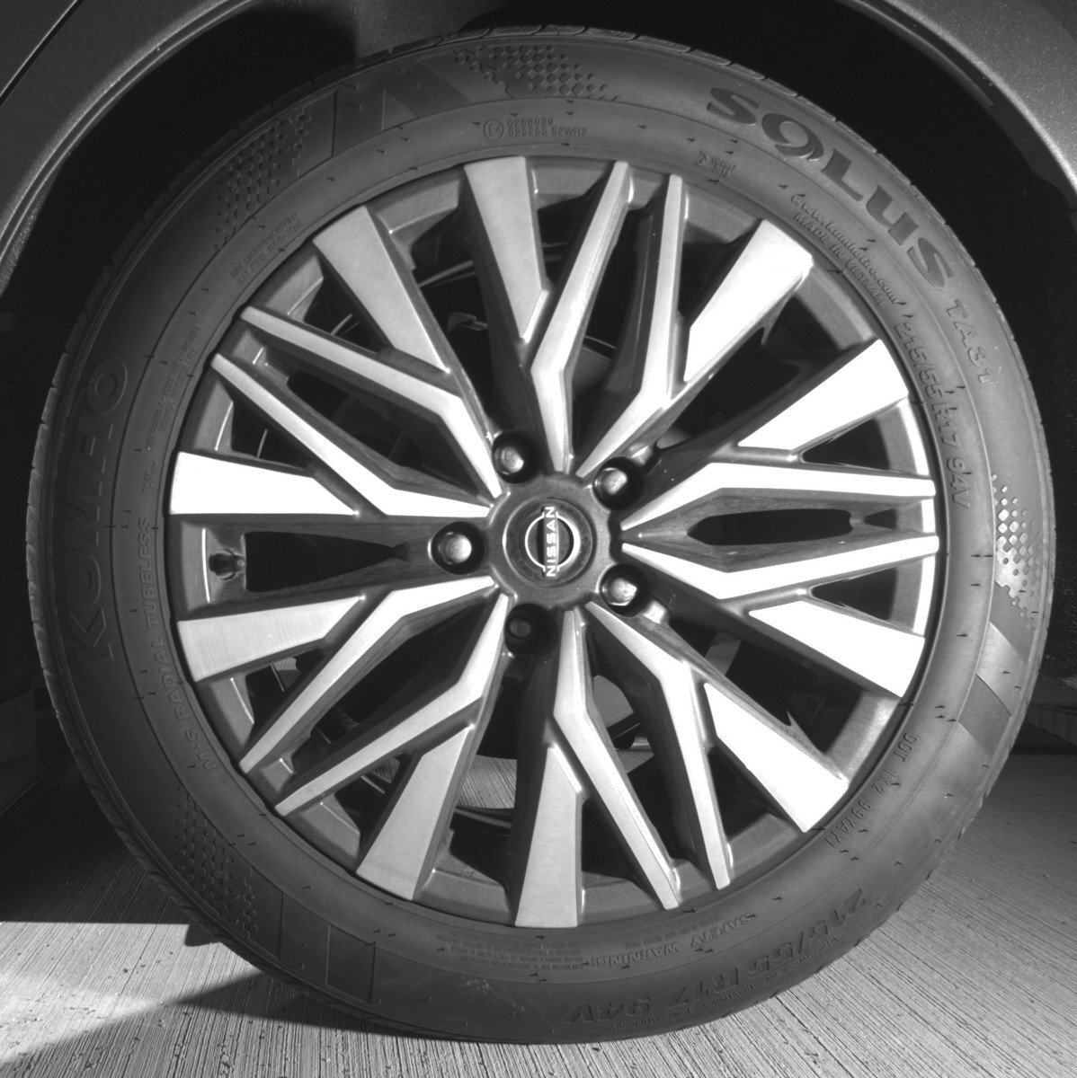 Used 2025 Nissan Altima 2.5 SV FWD image 14