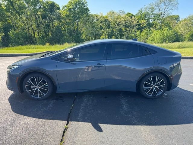 Used 2025 Toyota Prius XLE image 6