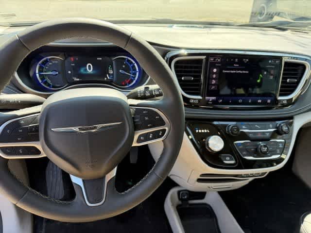 Used 2024 Chrysler Pacifica Limited FWD image 9