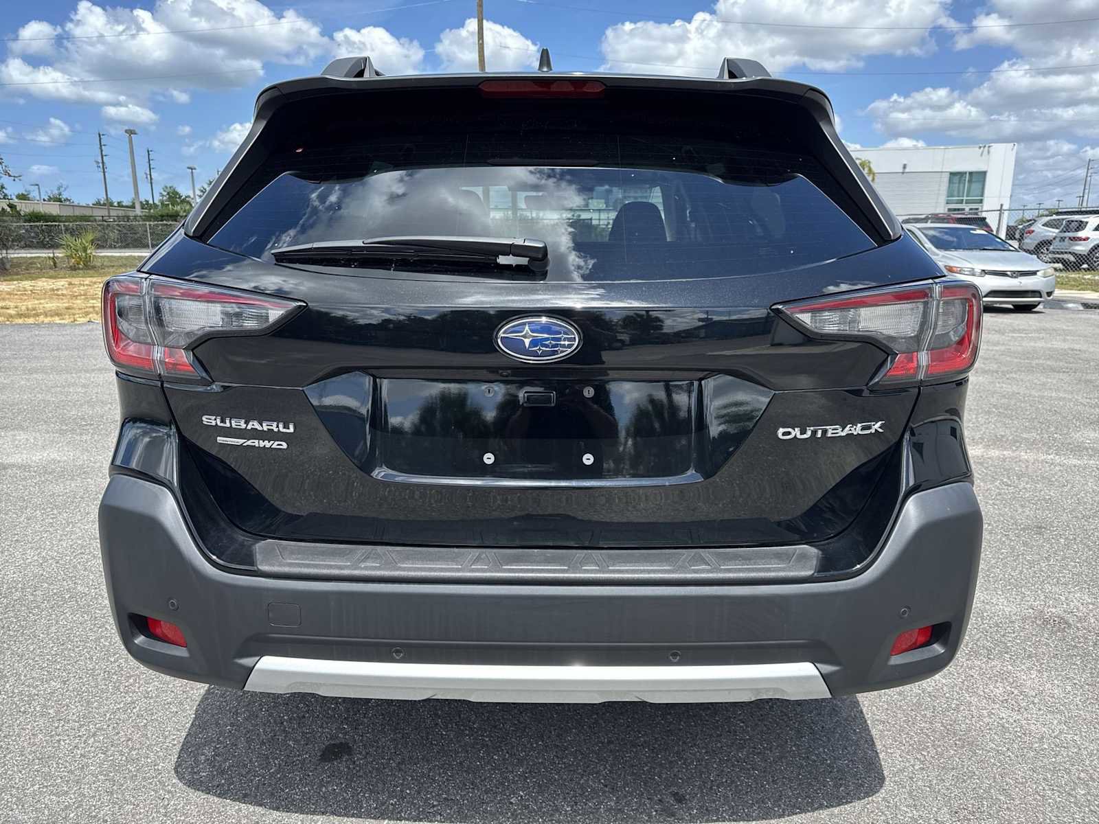 Used 2023 Subaru Outback Limited image 5