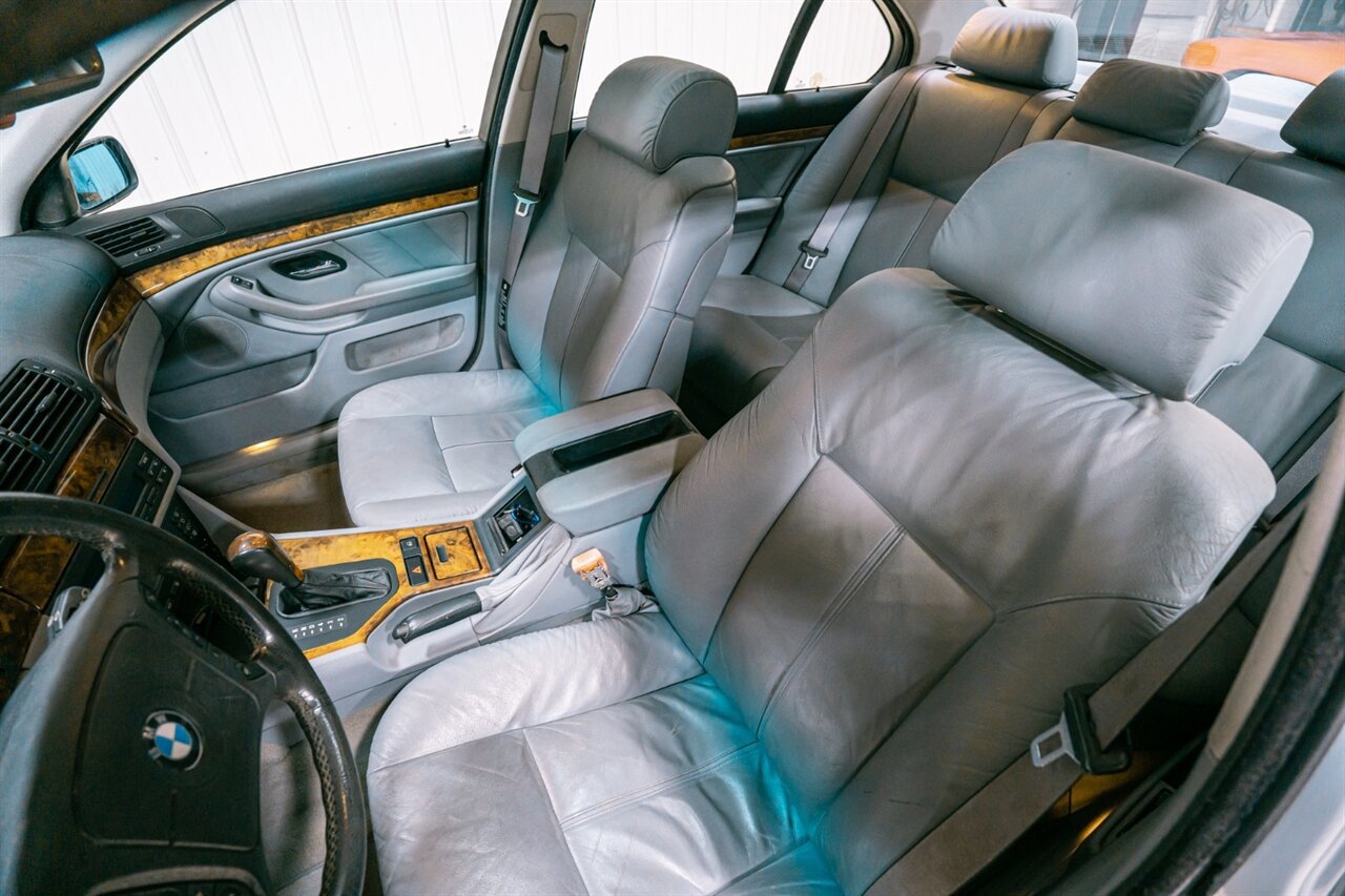 Used 1997 BMW 540i Sedan RWD image 16