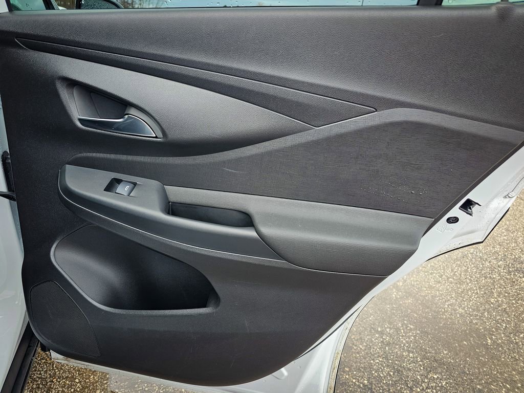 Used 2025 Buick Envista Preferred image 36