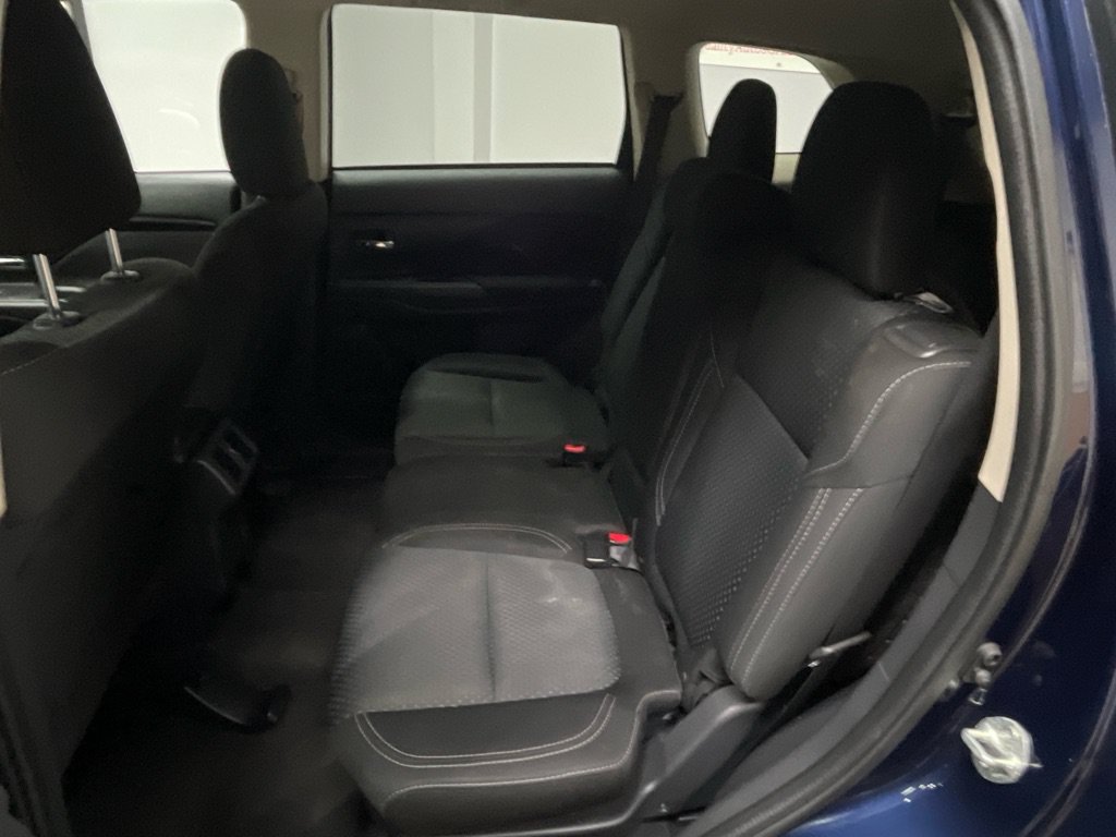 Used 2020 Mitsubishi Outlander ES FWD image 17