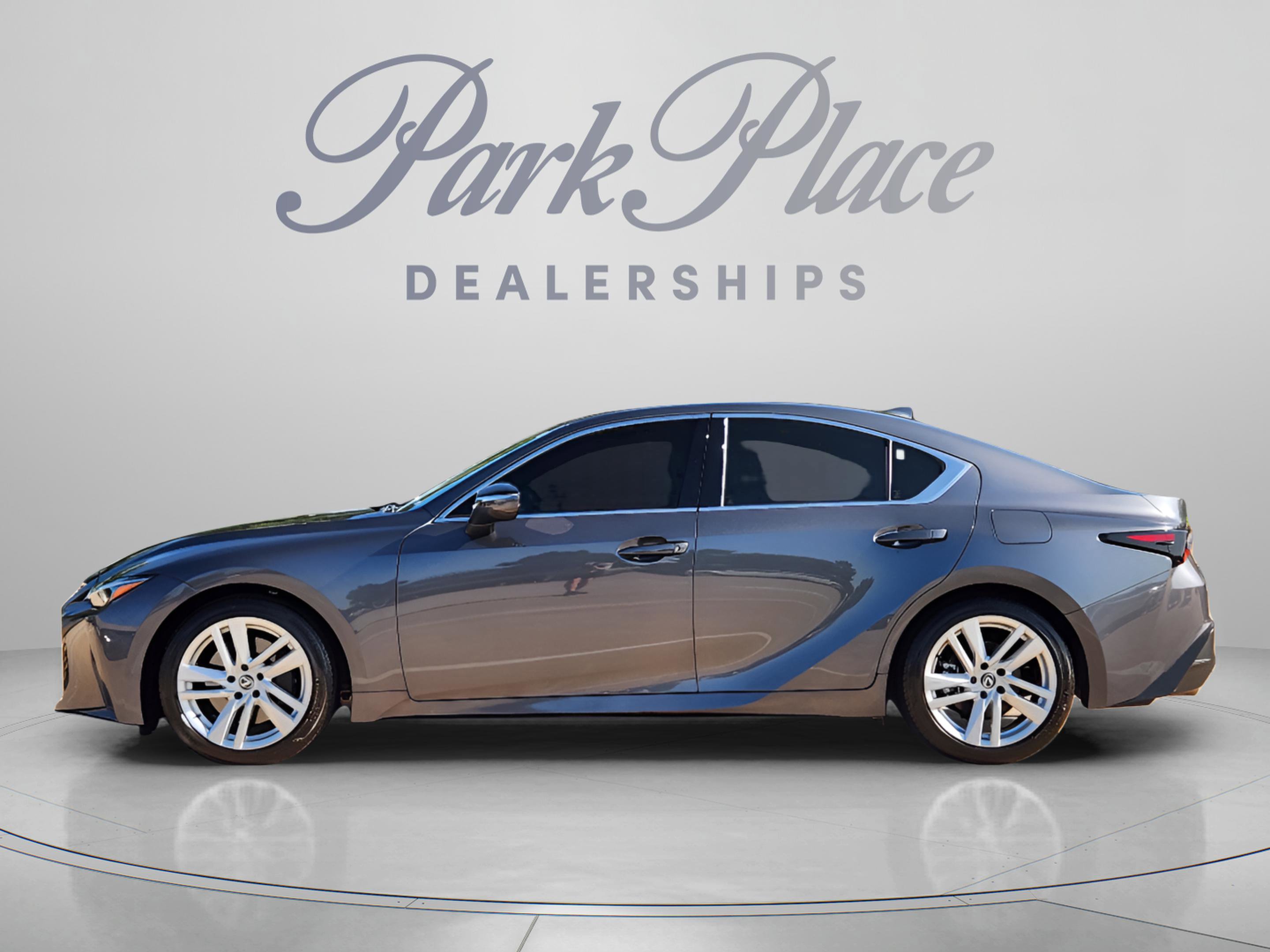 Used 2023 Lexus IS 300 w/ Comfort Package RWD video 2