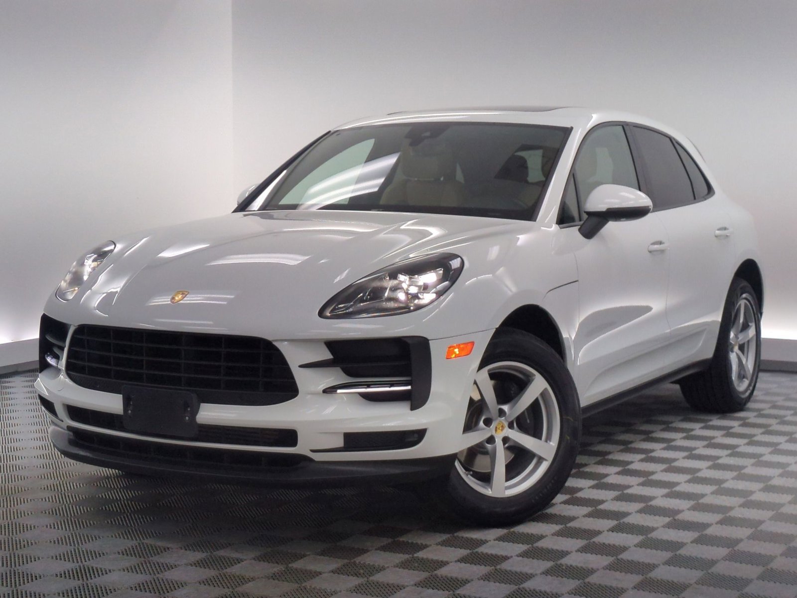Certified 2020 Porsche Macan AWD/4WD image 1