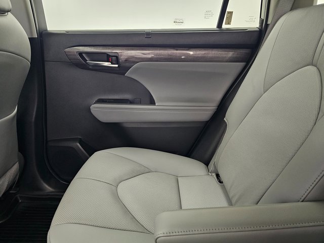 Used 2024 Toyota Highlander Limited image 31