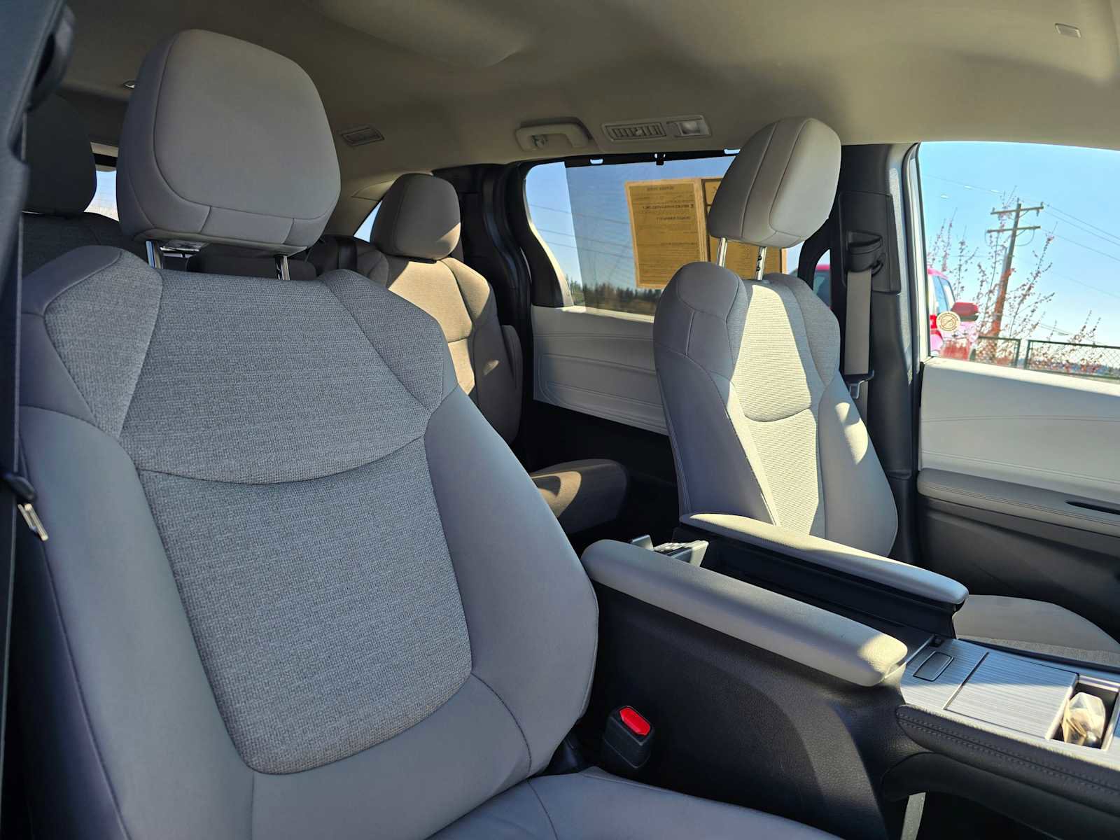 Certified 2025 Toyota Sienna LE FWD image 11
