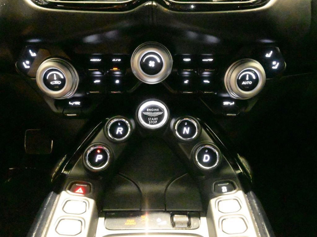 Used 2019 Aston Martin V8 Vantage Coupe RWD image 31