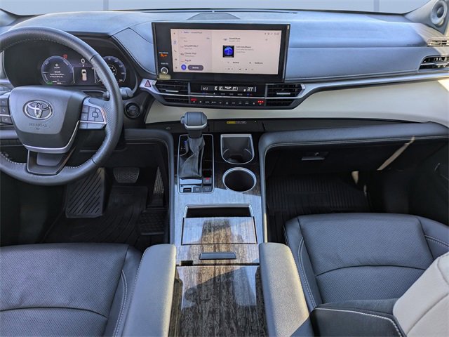 Used 2025 Toyota Sienna Limited image 20