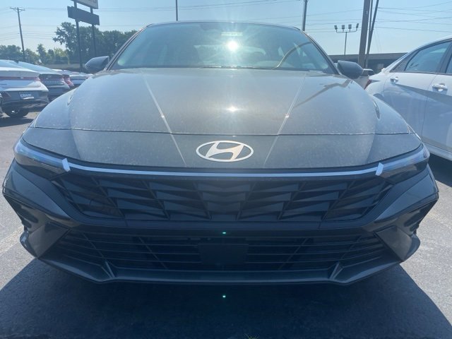 New 2025 Hyundai Elantra Limited image 21