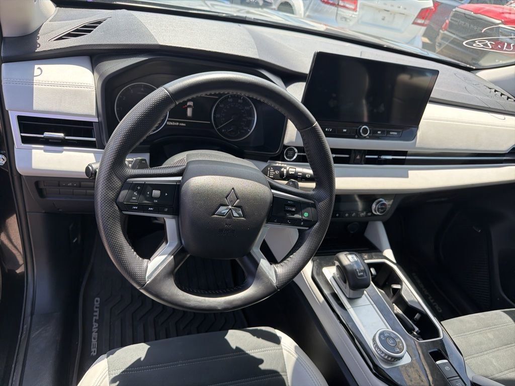 Used 2025 Mitsubishi Outlander SE AWD/4WD image 22